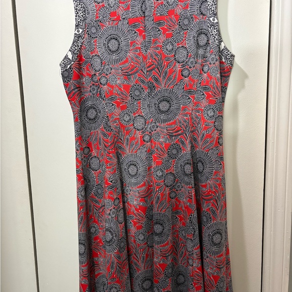 Floral Sleeveless Dress - Red and Gray - Picture 6 of 6